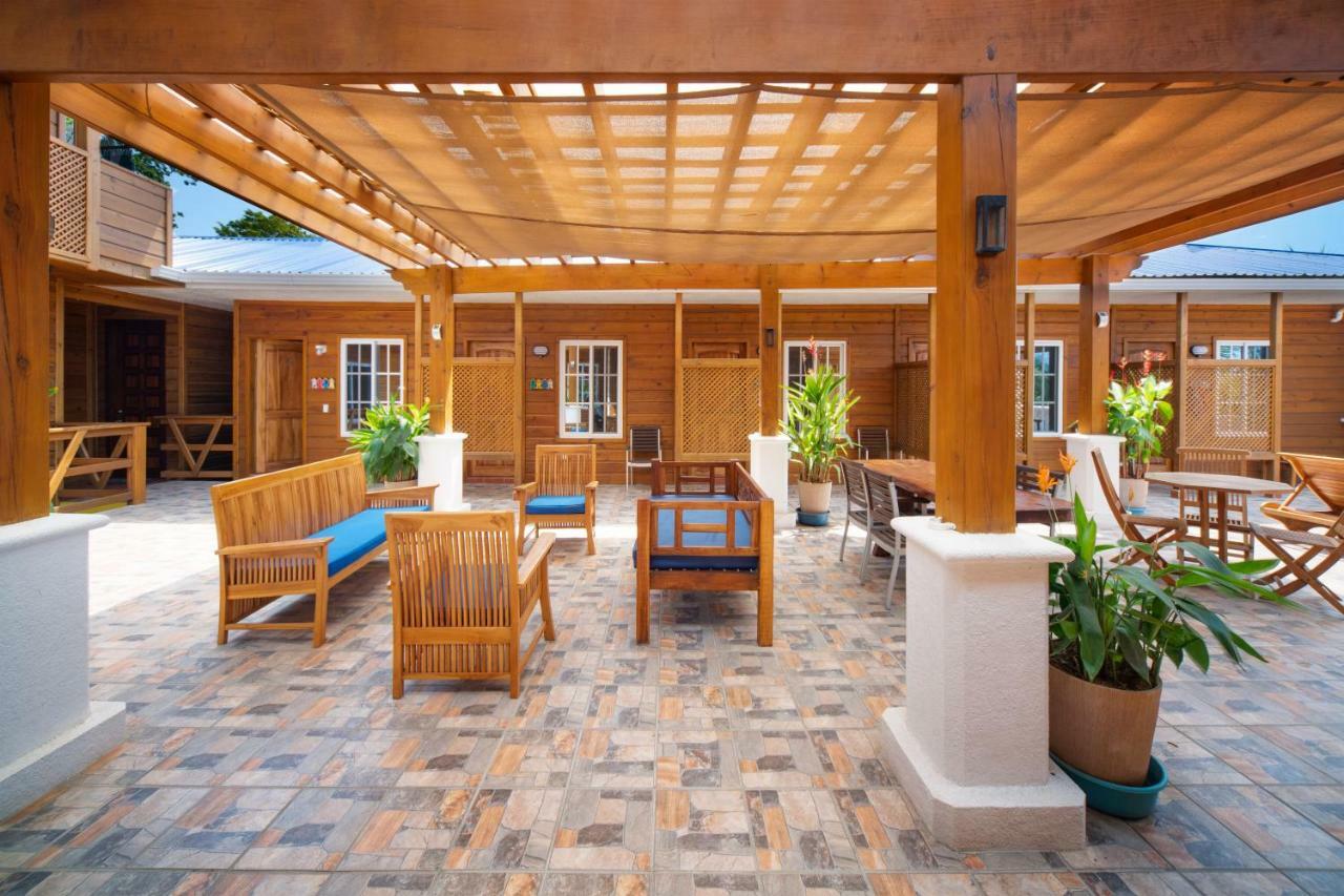 Mr. Tucan Hotel West End Exterior photo